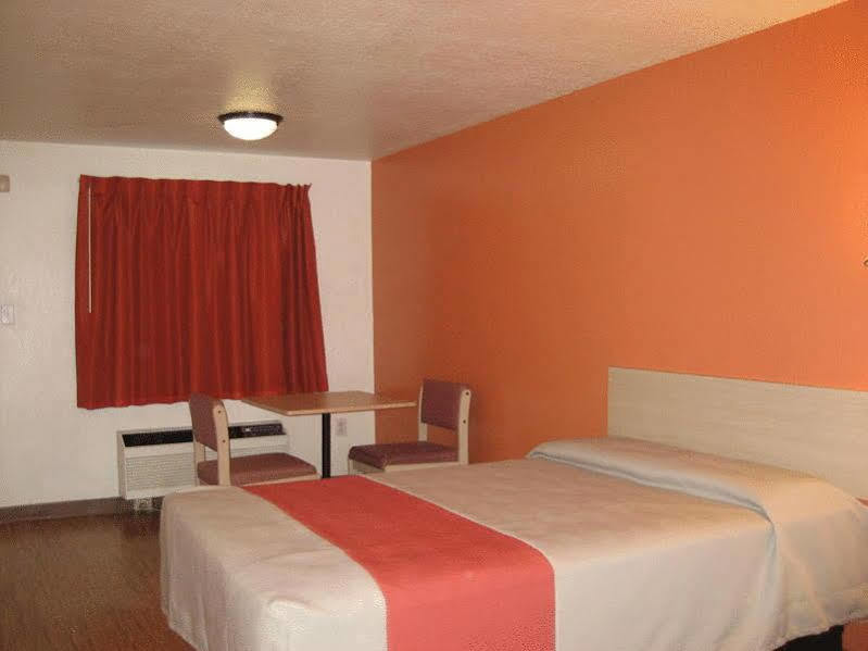 Motel 6-Raleigh, Nc - קרי מראה חיצוני תמונה