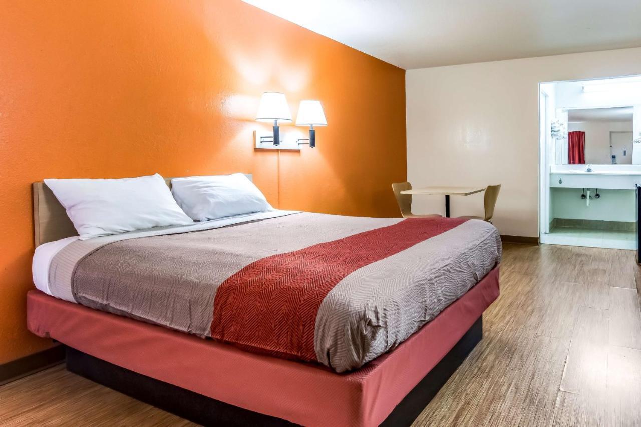 Motel 6-Raleigh, Nc - קרי מראה חיצוני תמונה