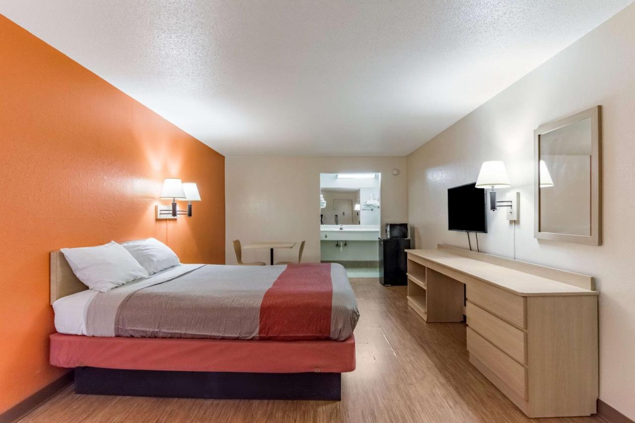 Motel 6-Raleigh, Nc - קרי מראה חיצוני תמונה